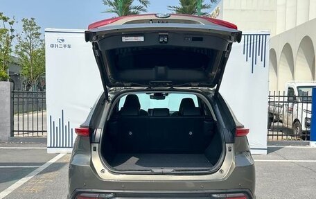 Toyota Harrier, 2021 год, 2 850 000 рублей, 8 фотография