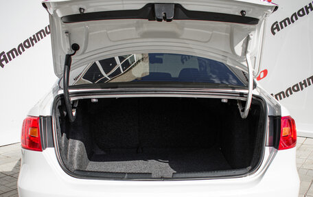 Volkswagen Jetta VI, 2011 год, 900 000 рублей, 8 фотография