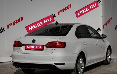 Volkswagen Jetta VI, 2011 год, 900 000 рублей, 6 фотография