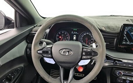 Hyundai Veloster II, 2021 год, 2 400 000 рублей, 10 фотография