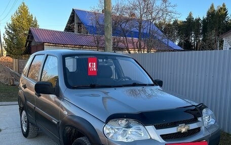 Chevrolet Niva I рестайлинг, 2011 год, 595 000 рублей, 2 фотография