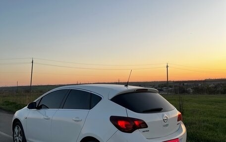 Opel Astra J, 2012 год, 950 000 рублей, 2 фотография