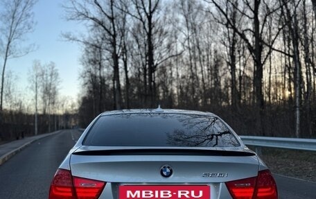 BMW 3 серия, 2011 год, 1 050 000 рублей, 3 фотография