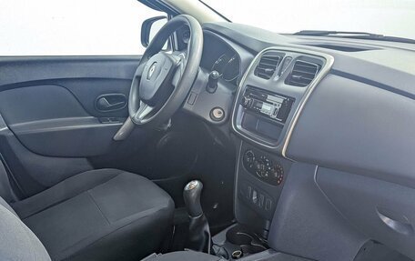 Renault Logan II, 2015 год, 717 000 рублей, 2 фотография