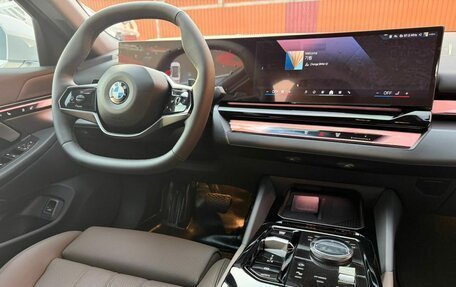 BMW 5 серия, 2025 год, 7 384 000 рублей, 9 фотография