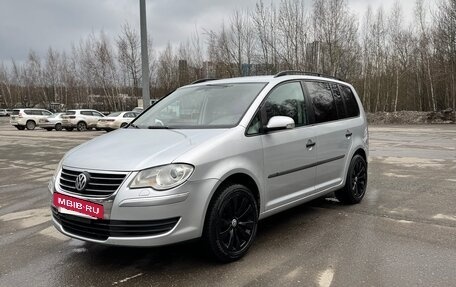 Volkswagen Touran III, 2007 год, 535 000 рублей, 2 фотография