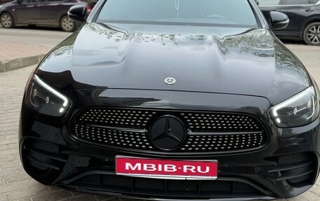 Mercedes-Benz E-Класс, 2022 год, 5 300 000 рублей, 1 фотография