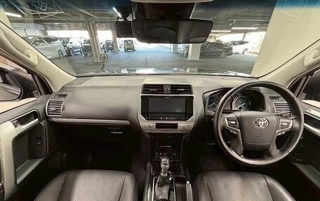 Toyota Land Cruiser Prado 150 рестайлинг 2, 2021 год, 4 810 334 рублей, 6 фотография