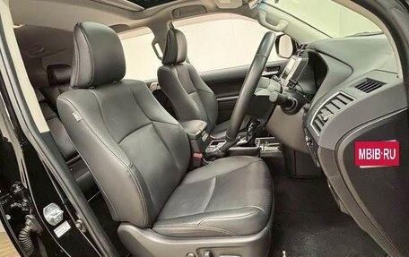 Toyota Land Cruiser Prado 150 рестайлинг 2, 2021 год, 4 810 334 рублей, 7 фотография
