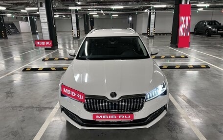 Skoda Superb III рестайлинг, 2020 год, 4 500 000 рублей, 3 фотография