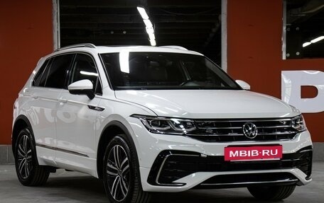 Volkswagen Tiguan II, 2021 год, 2 995 000 рублей, 3 фотография