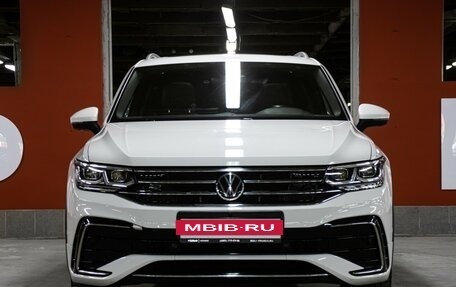 Volkswagen Tiguan II, 2021 год, 2 995 000 рублей, 2 фотография