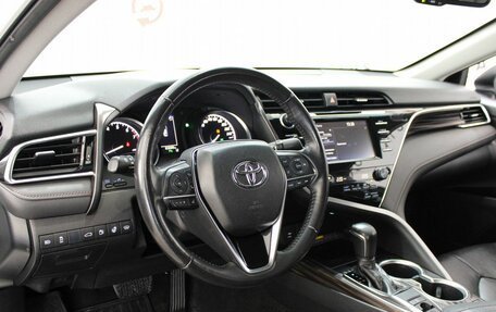 Toyota Camry, 2018 год, 2 869 000 рублей, 10 фотография