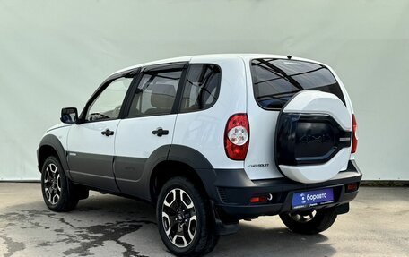 Chevrolet Niva I рестайлинг, 2015 год, 845 000 рублей, 5 фотография