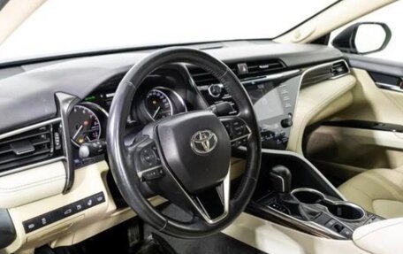 Toyota Camry, 2018 год, 1 300 000 рублей, 2 фотография