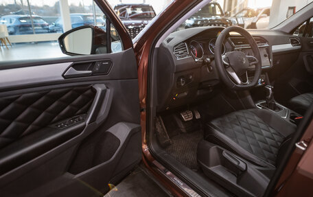 Volkswagen Tiguan II, 2020 год, 2 355 000 рублей, 11 фотография