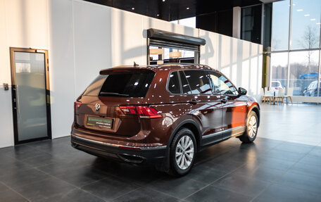 Volkswagen Tiguan II, 2020 год, 2 355 000 рублей, 6 фотография
