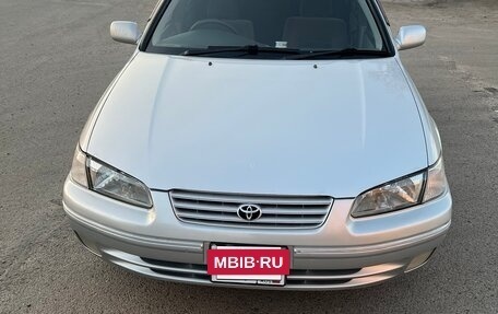Toyota Camry, 1997 год, 600 000 рублей, 2 фотография