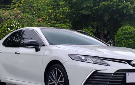 Toyota Camry, 2022 год, 2 400 000 рублей, 5 фотография