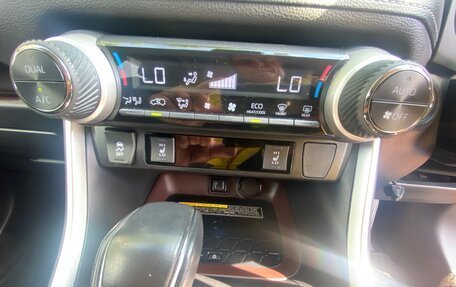 Toyota RAV4, 2019 год, 3 590 000 рублей, 14 фотография