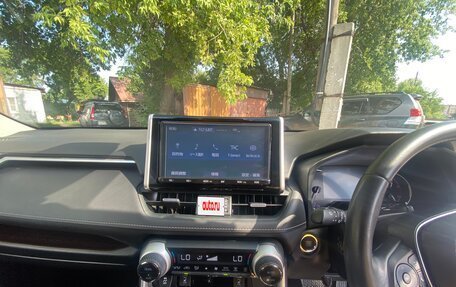 Toyota RAV4, 2019 год, 3 590 000 рублей, 13 фотография