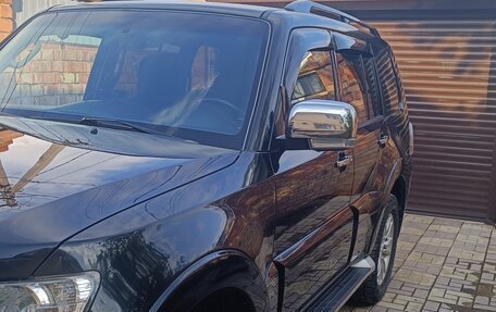 Mitsubishi Pajero IV, 2017 год, 2 970 000 рублей, 2 фотография
