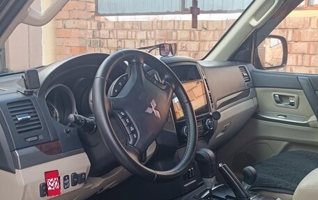 Mitsubishi Pajero IV, 2017 год, 2 970 000 рублей, 11 фотография