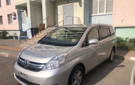 Toyota ISis I, 2012 год, 1 300 000 рублей, 2 фотография