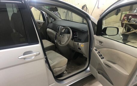 Toyota ISis I, 2012 год, 1 300 000 рублей, 7 фотография