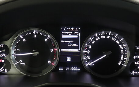 Toyota Land Cruiser 200, 2018 год, 6 900 000 рублей, 7 фотография