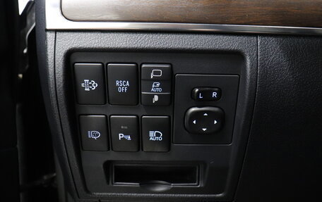 Toyota Land Cruiser 200, 2018 год, 6 900 000 рублей, 9 фотография