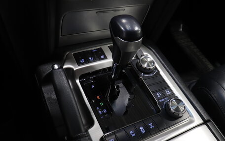 Toyota Land Cruiser 200, 2018 год, 6 900 000 рублей, 10 фотография
