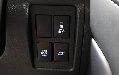 Toyota Land Cruiser 200, 2018 год, 6 900 000 рублей, 12 фотография