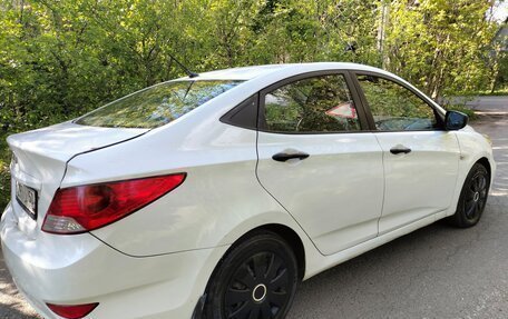 Hyundai Solaris II рестайлинг, 2013 год, 390 000 рублей, 6 фотография