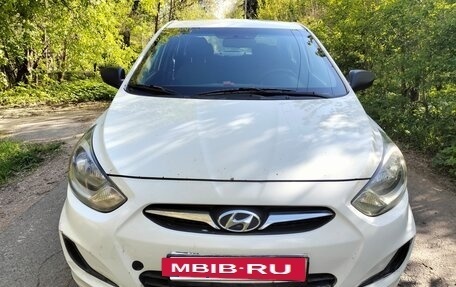Hyundai Solaris II рестайлинг, 2013 год, 390 000 рублей, 3 фотография