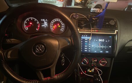 Volkswagen Polo VI (EU Market), 2018 год, 800 000 рублей, 5 фотография