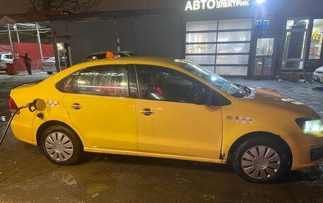 Volkswagen Polo VI (EU Market), 2018 год, 800 000 рублей, 2 фотография
