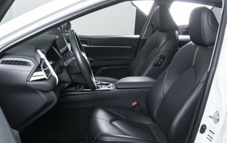 Toyota Camry, 2023 год, 3 790 000 рублей, 10 фотография