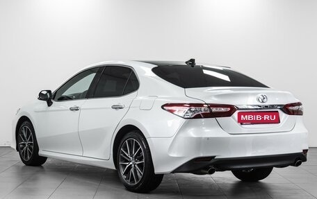 Toyota Camry, 2023 год, 3 790 000 рублей, 2 фотография