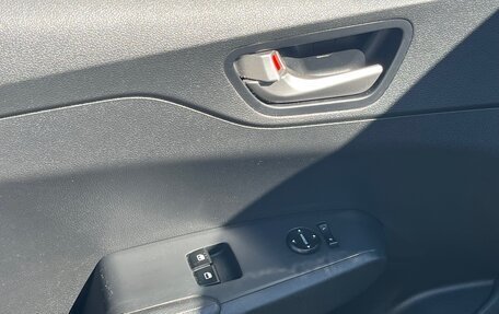 Hyundai Solaris II рестайлинг, 2017 год, 1 199 000 рублей, 8 фотография