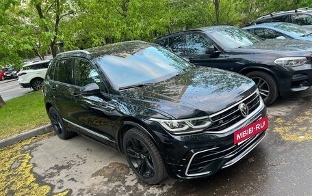 Volkswagen Tiguan II, 2021 год, 4 200 000 рублей, 2 фотография