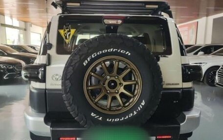 Toyota FJ Cruiser, 2022 год, 9 500 000 рублей, 3 фотография