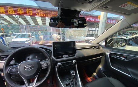 Toyota RAV4, 2020 год, 2 030 000 рублей, 5 фотография