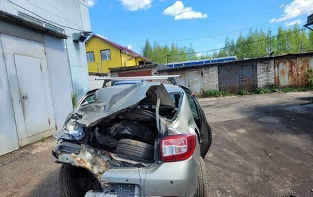 Renault Logan II, 2018 год, 560 000 рублей, 4 фотография