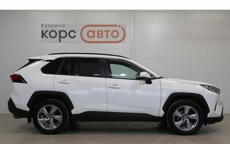 Toyota RAV4, 2021 год, 3 000 000 рублей, 4 фотография