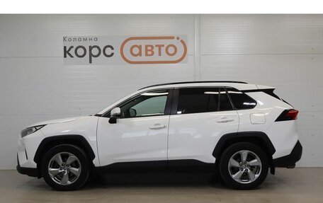 Toyota RAV4, 2021 год, 3 000 000 рублей, 2 фотография