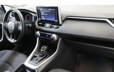 Toyota RAV4, 2021 год, 3 000 000 рублей, 5 фотография