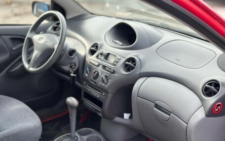 Toyota Yaris I рестайлинг, 2000 год, 295 000 рублей, 8 фотография