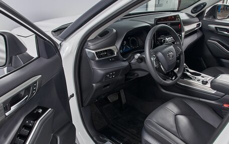 Toyota Highlander, 2024 год, 9 фотография