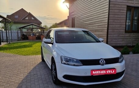 Volkswagen Jetta VI, 2014 год, 930 000 рублей, 2 фотография
